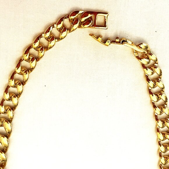 18 1/2" Gold tone Graduated Link Necklace Chunky 5 1/6" to 1/2" wide Gold tone - Picture 2 of 3